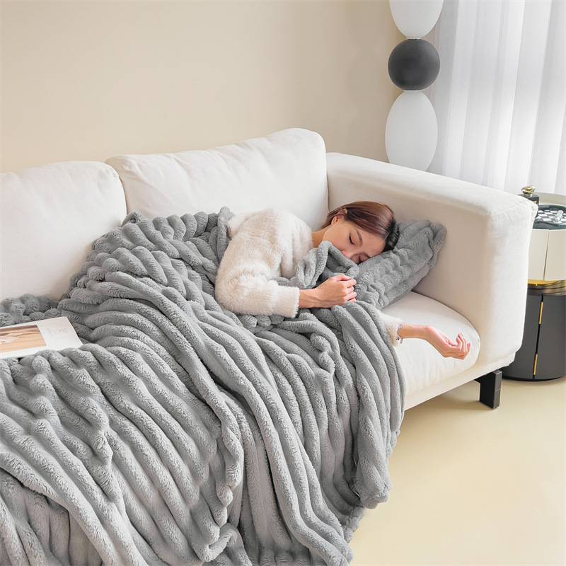 Fleece Blanket Soft Lightweight Warm – Cozy Throw for Couch & Bed, Breathable Comfort for Winter Nights
