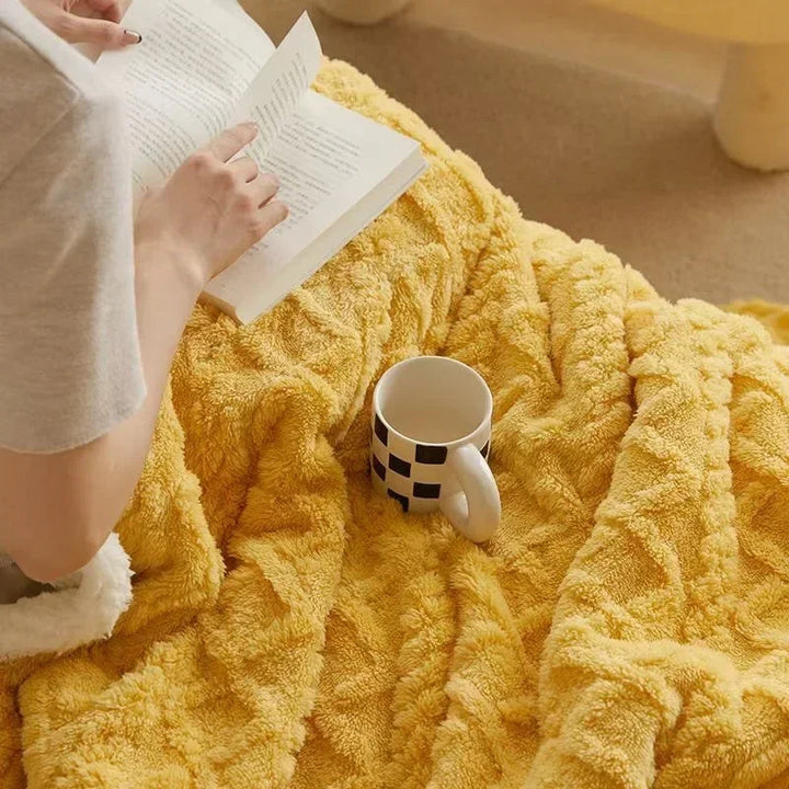 Fleece Blanket Thick Winter Lightweight – Soft, Breathable & Warm, for Couch, Bed & Travel Use